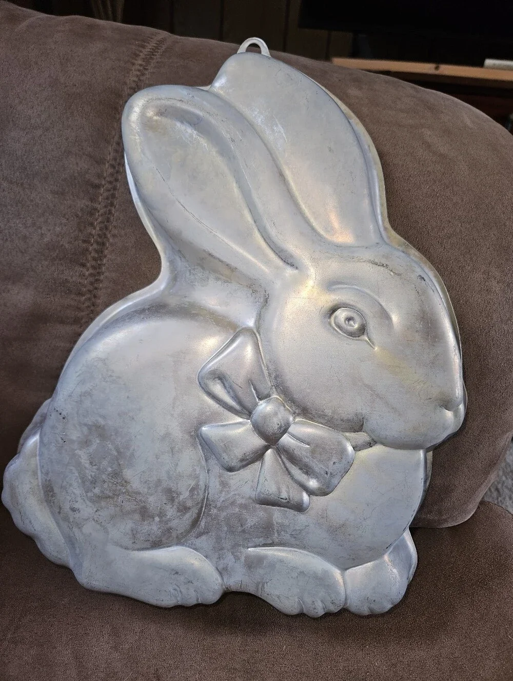 Vintage 1986 Wilton Easter Bunny Cake Pan (Model #2105-2015)
